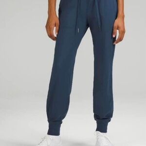 lululemon athletica Blue ready to rulu size 6 worn once
